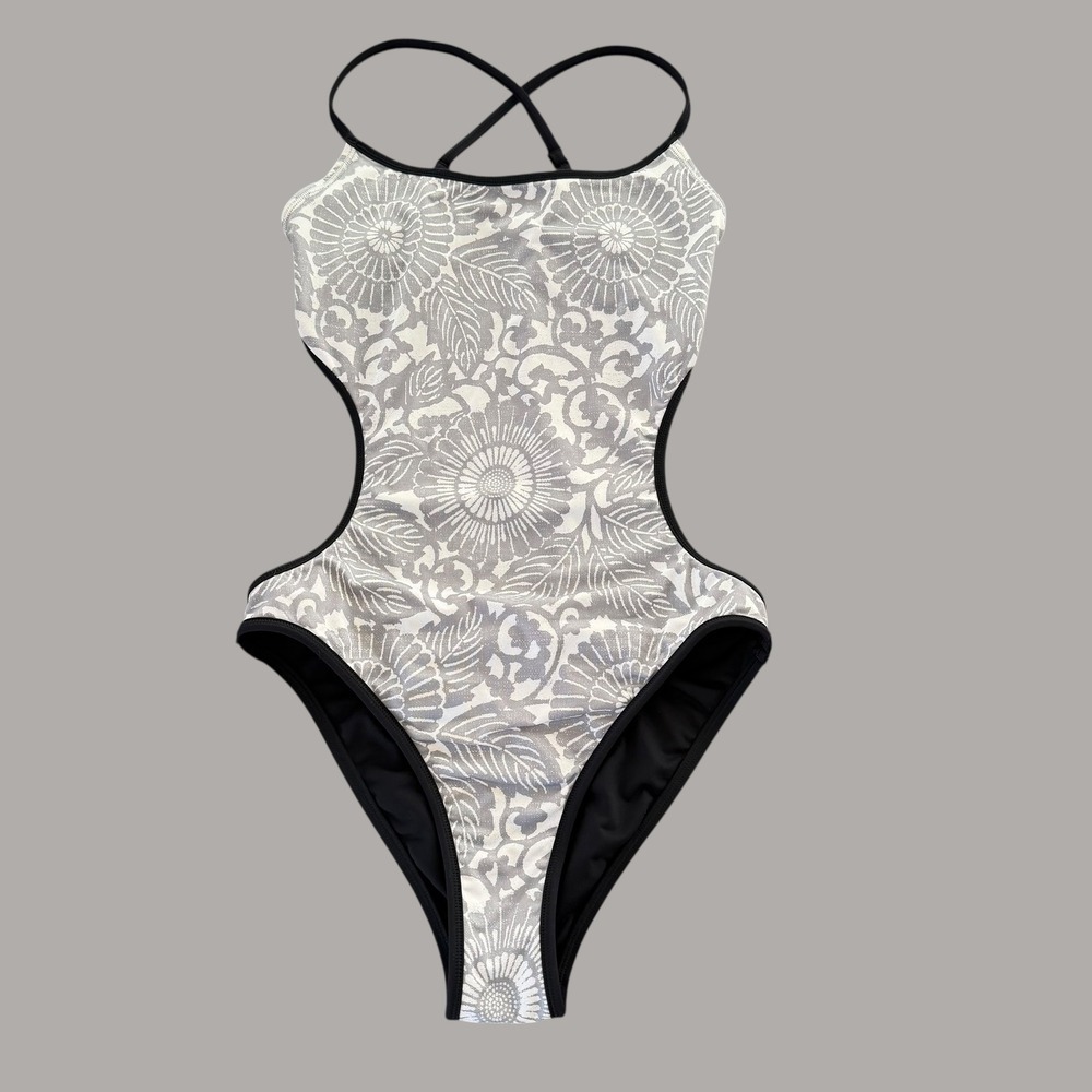 Lululemon‎ size 2 Heatwave Monokini One Piece Swimsuit Reversible Gray Black